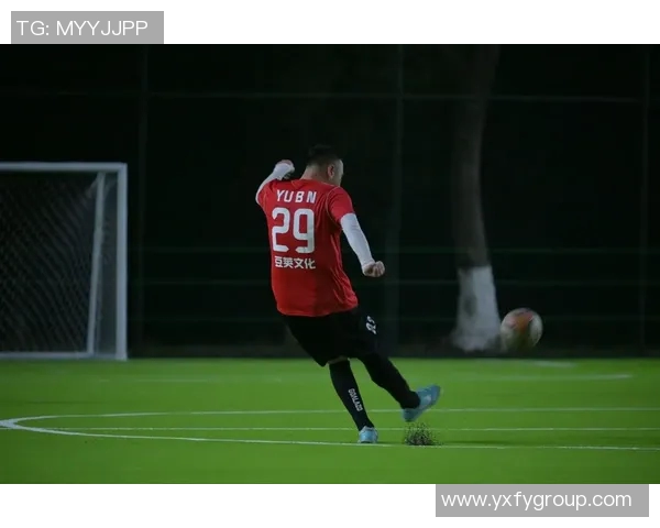 足球球星专属道具集锦展现他们场上风采与独特魅力